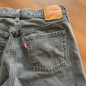 LEVI 501 BLACK slightly distressed JEANS!!!